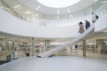 Escalier bibliothèque EM Strasbourg