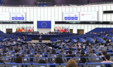 Étudiants de l'EM dans l'hémicycle du Parlement européen de Strasbourg