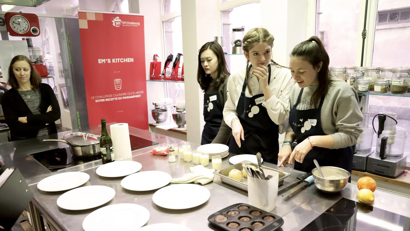 Séminaire Cap Career : les étudiants de l’EM Strasbourg cuisinés toute la semaine  - EM Strasbourg